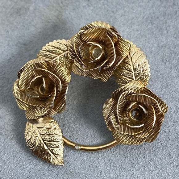 Vintage Jewelry - Vintage Judy Lee Gold Tone Mesh Rose Wreath Brooch